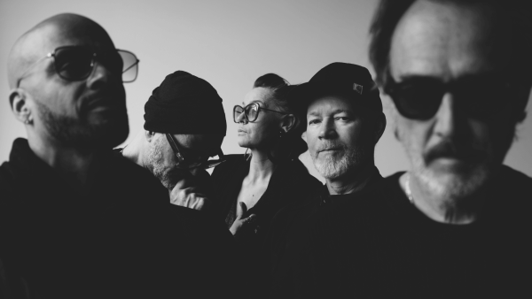 sens unik cpncert soldout - SENS UNIK - Volkshaus